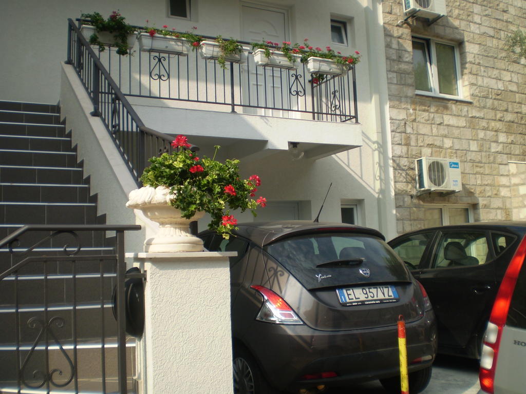 Apartments Leut Sveti Stefan Exterior photo