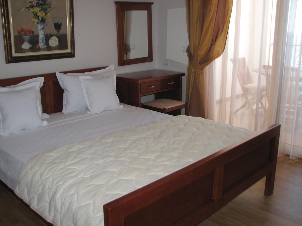 Apartments Leut Sveti Stefan Room photo